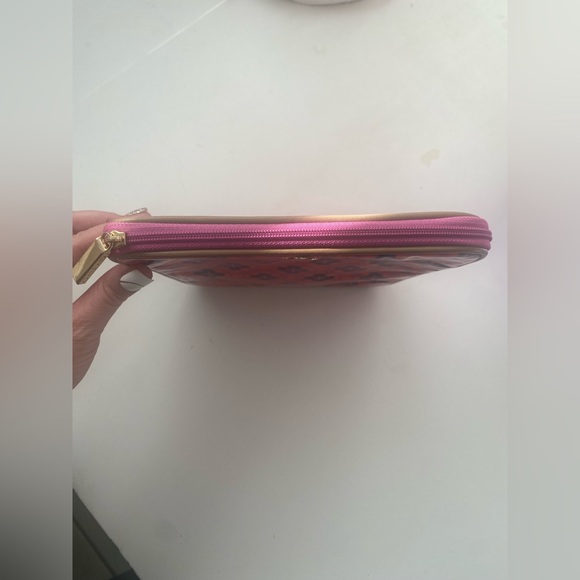 SUNDAY SALE! 🎉🌸 Tory Burch iPad Holder w/ Gold Hardware 9x10 Inches - Picture 4 of 7